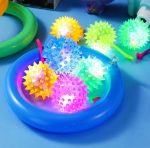 4 PCS FLASHING SPIKY LİGHT BALL 4 ADET SESLİ LED IŞIKLI KİRPİ YOYO TOP STRES OYUNCAĞI PİLLİ IŞIK - Görsel 3